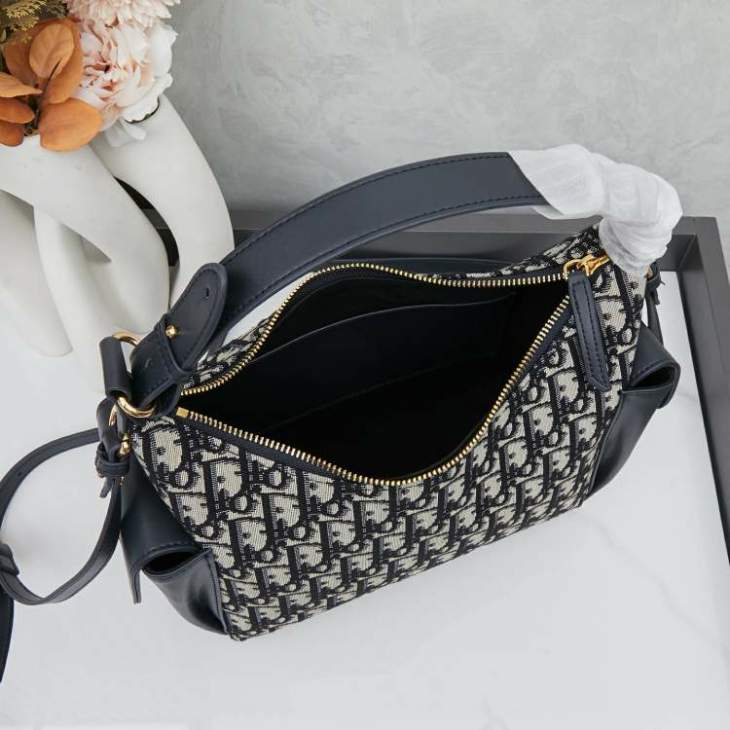 Picture of Dior Handbags _SKUfw239234898fw
